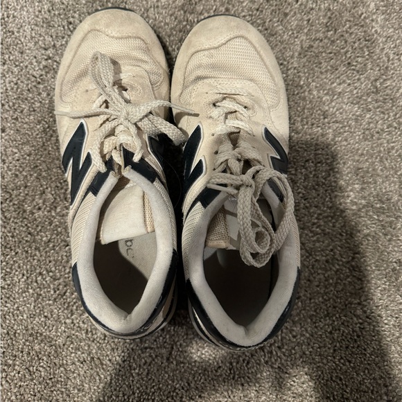 New Balance Size 9 Sneakers - Picture 1 of 4